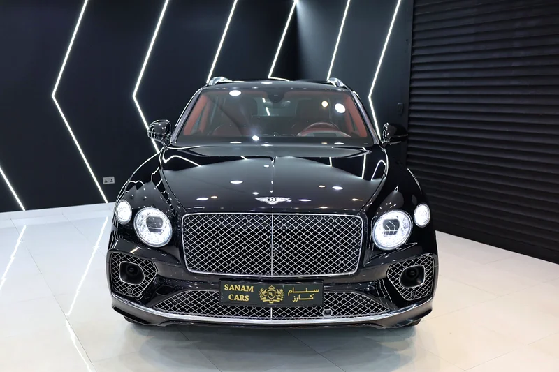بنتلي بنتايجا V8 لعام 2021، لوحة تحكم مولينر مع مبرد زجاجات، طاولات نزهة خلفية، داخلية كربونية!!63176170351105112