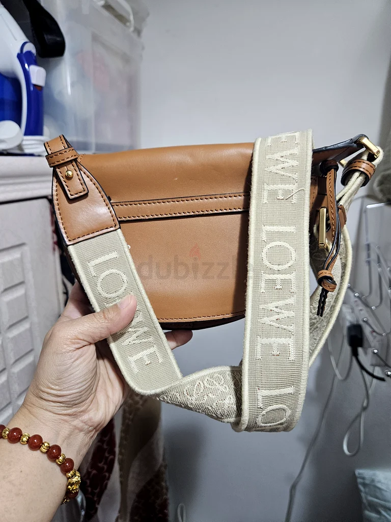 Stylish Brown Crossbody Bag with Unique Design63239619482369111