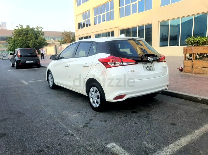 تويوتا ياريس هاتشباك 2019 موديل متوسط، لون أبيض، 1.5 لتر، كيلومترات خليجية 194000، حالة ممتازة63167560786179114