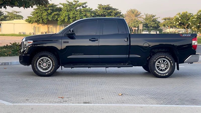 Toyota tundra SR5 perfect condition63147208414721113