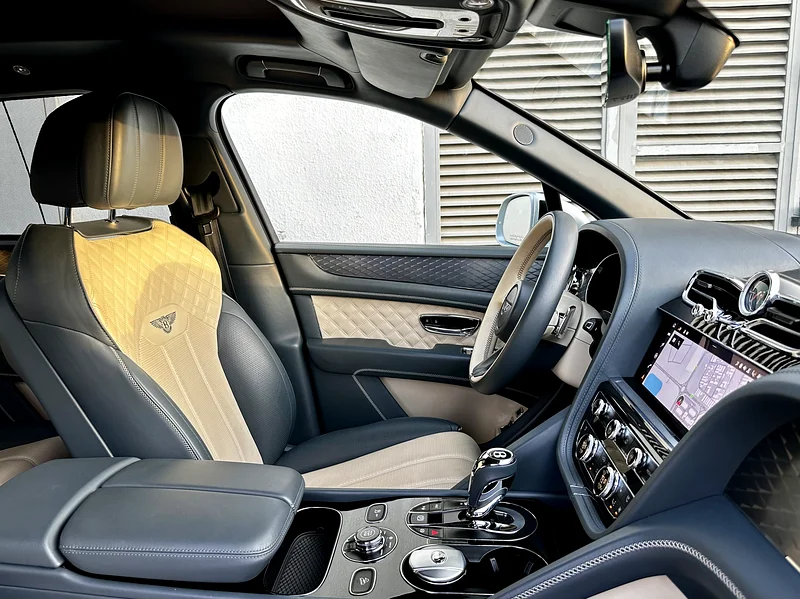 BENTAYGA V8 | MULLINER EDITION | GCC | BENTLEY SIGNATURE SOUND SYSTEM | 202163134991294723114