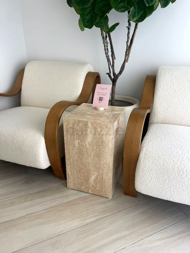 طاولة جانبية رخامية أنيقة631793860407051129