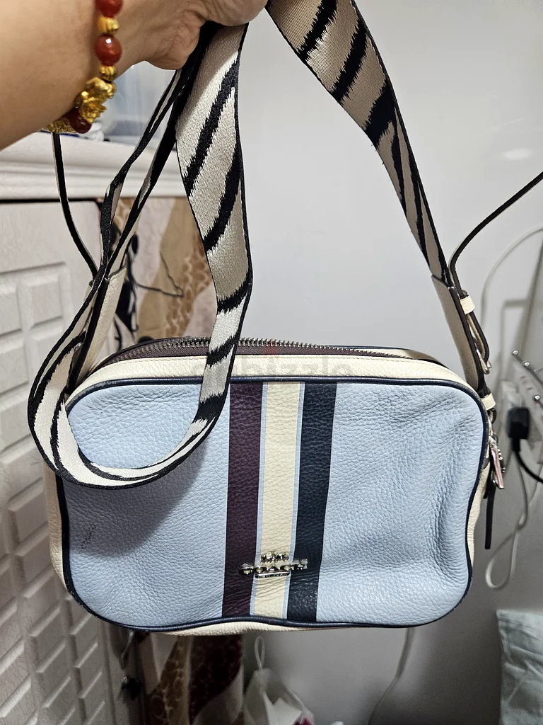 Trendy Blue Crossbody Bag - Perfect for Everyday Use!63239619468161110