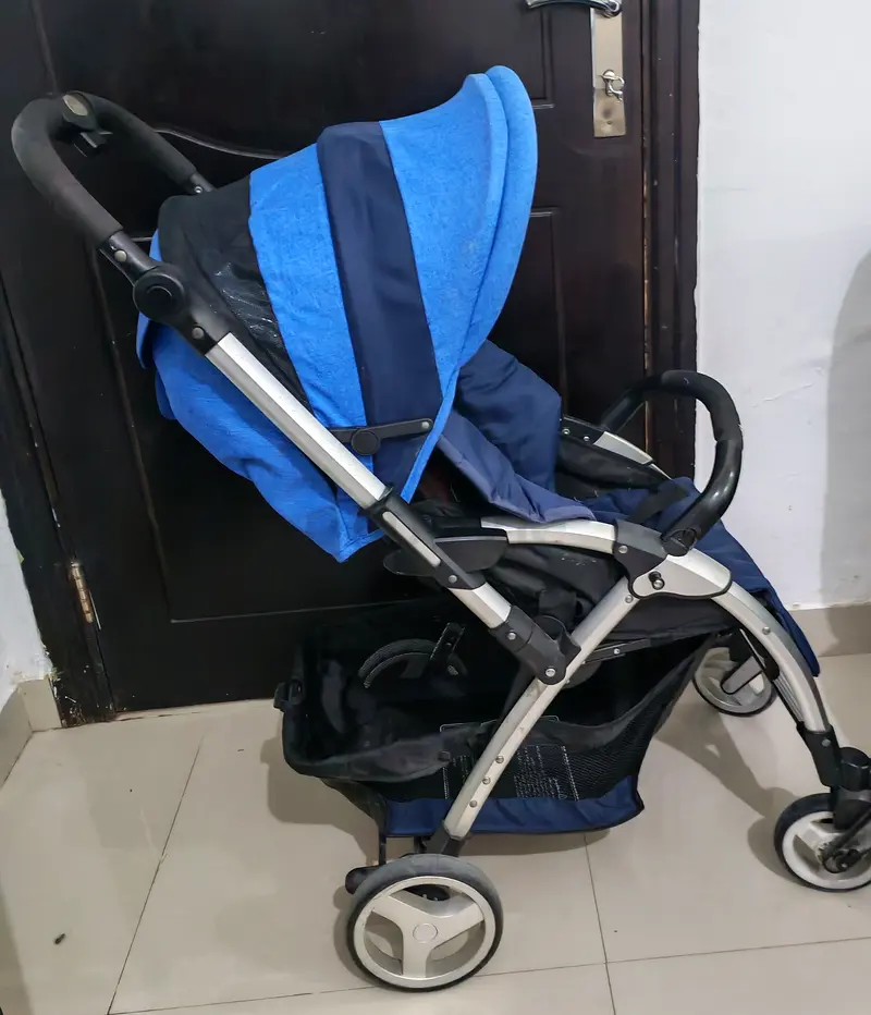 Gently Used Lightweight Stroller in Sleek Blue!63204849678083112