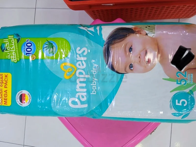 Pampers selling at half price (Size 4  size 5)63226784861571111