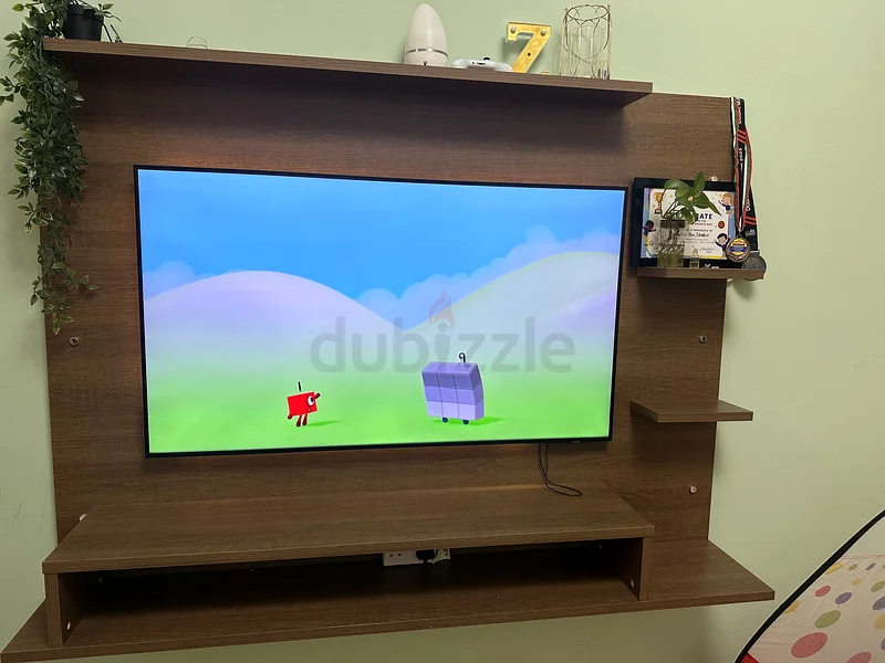 وحدة تلفزيون مثبتة على الحائط63217825217538111