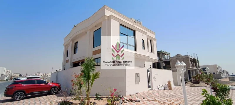 فيلا فاخرة مكونة من 6 غرف نوم مع حمام سباحة، تراس مفتوح وركنية للبيع63883873993729112