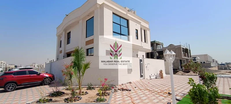فيلا فاخرة مكونة من 6 غرف نوم مع حمام سباحة، تراس مفتوح وركنية للبيع63883873993729111