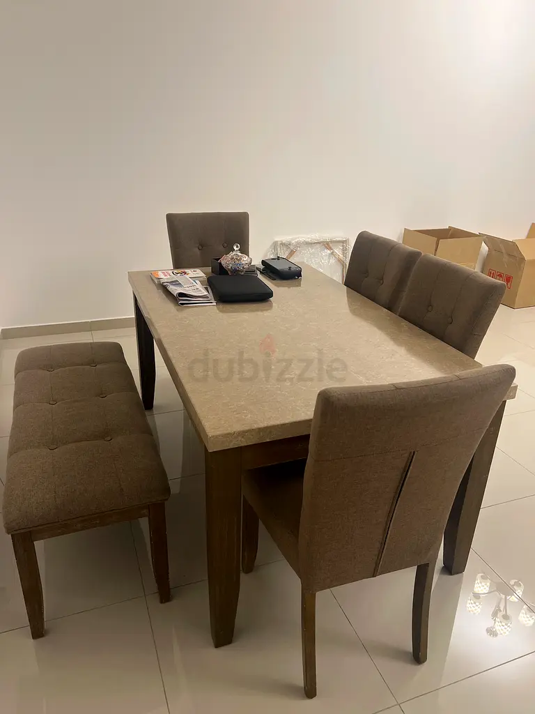 Stylish Dining Set - Modern Elegance for Your Home!