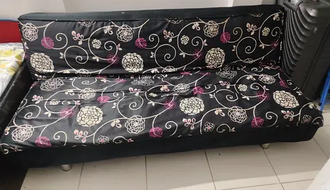 Chic Floral Design Sofa Bed - Perfect for Any Space!