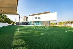 Crystal Lagoon View Corner Large Plot 8BR Contemporary