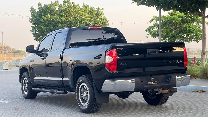 Toyota tundra SR5 perfect condition63147208414721114