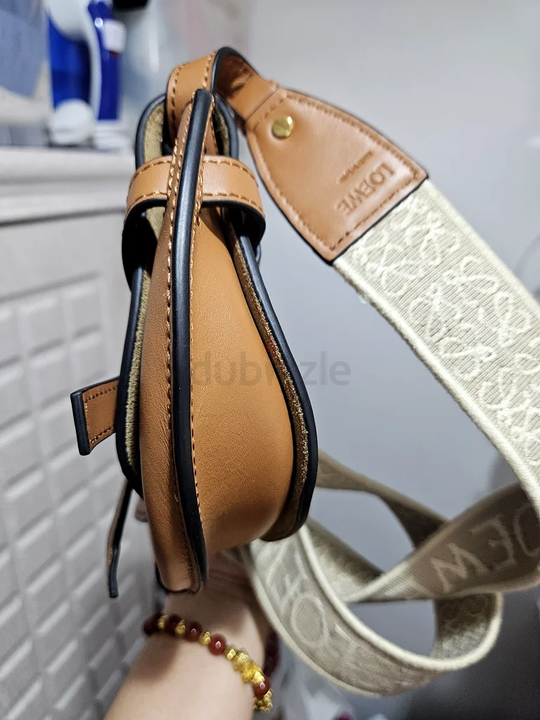 Stylish Brown Crossbody Bag with Unique Design63239619482369112