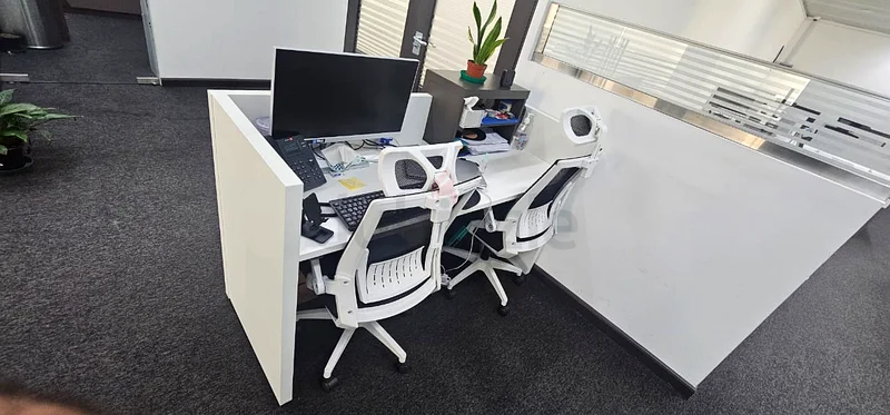 Modern White Office Reception Desk with or without Chairs63219348615043111