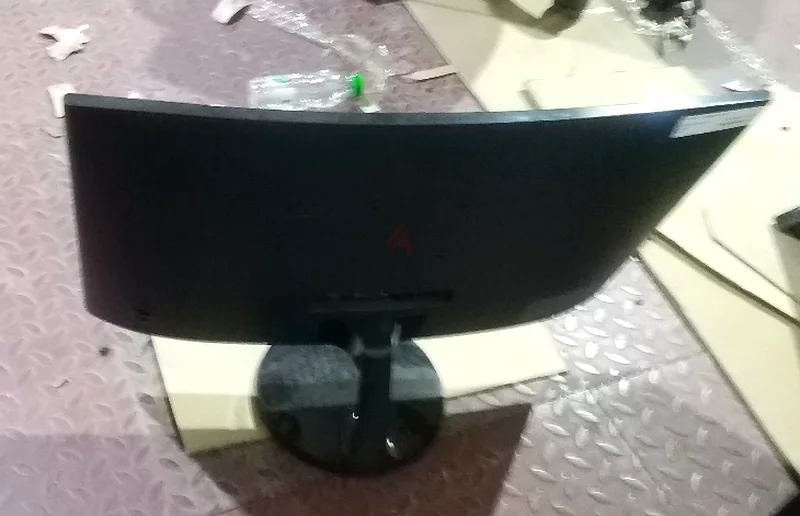 شاشة منحنية 24 بوصة من سامسونج، عرض LED بدقة Full HD مع HDMI + حامل أصلي، الموديل C24F390FHE63256599704834111