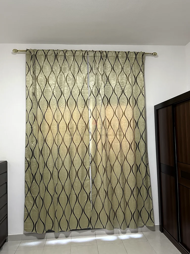 ستائر سوداء طويلة جدًا63221345364610111