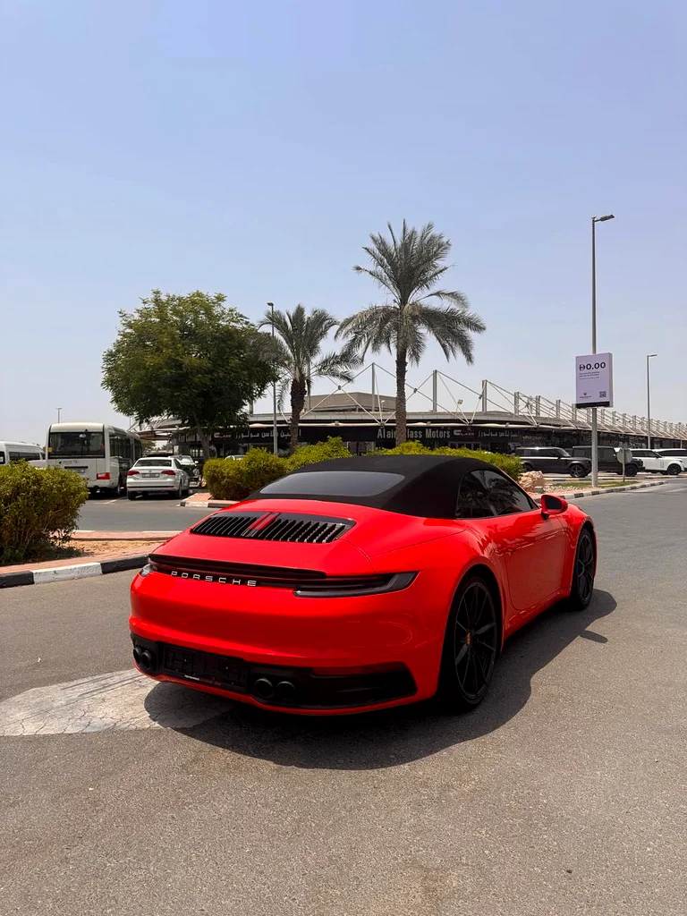 بورشه 911 كاريرا 4 لعام 202063233587581058113