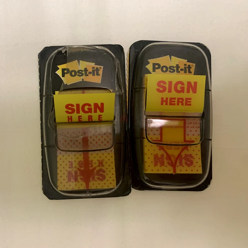Post-it “Sign Here”63209836581890110
