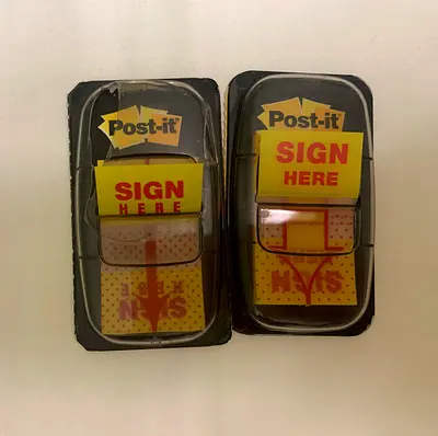 Post-it “Sign Here”