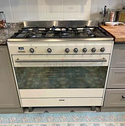Smeg 90 cm Dual Fuel Cooker – Gas Hob with Electric Oven Elegance