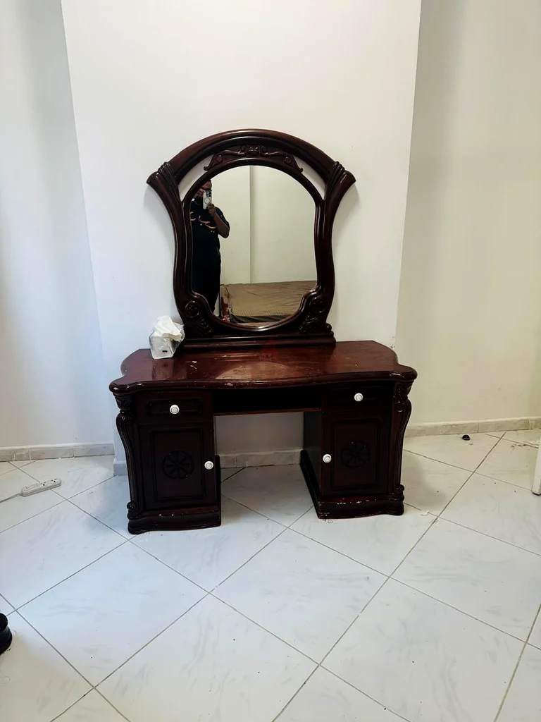 Fully furnished room available 129963143496118019114