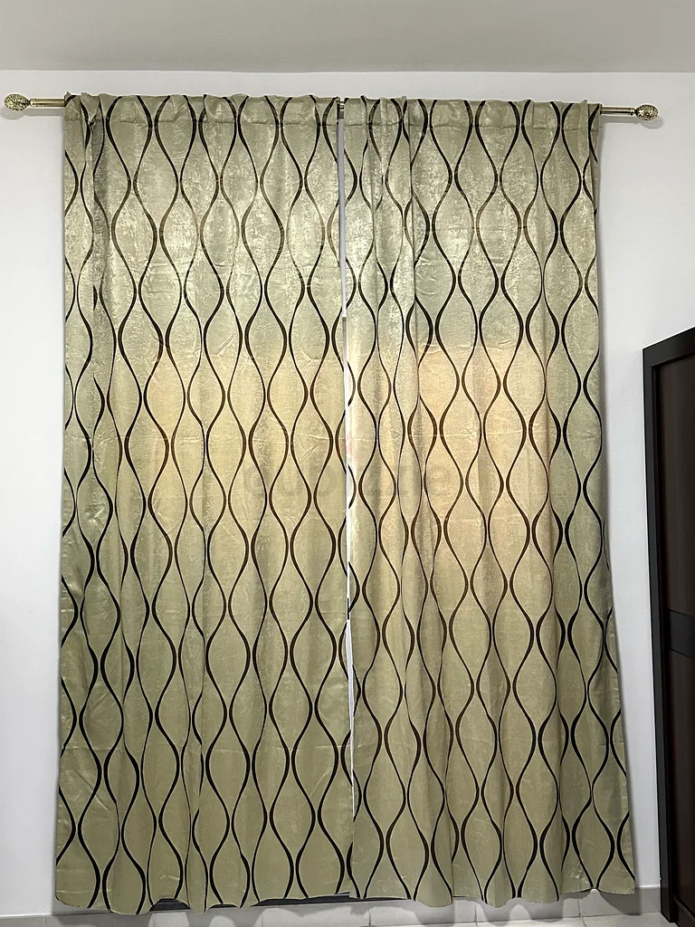 ستائر سوداء طويلة جدًا63221345364610110