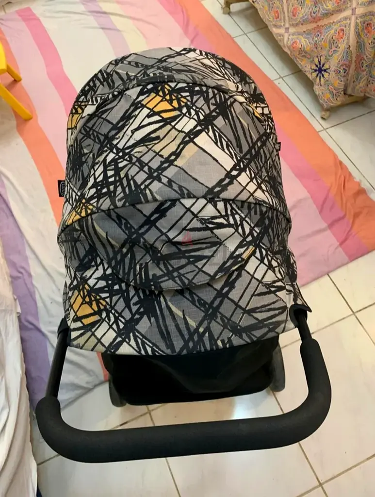 Stylish and Functional Baby Stroller - Perfect for Your Little One!