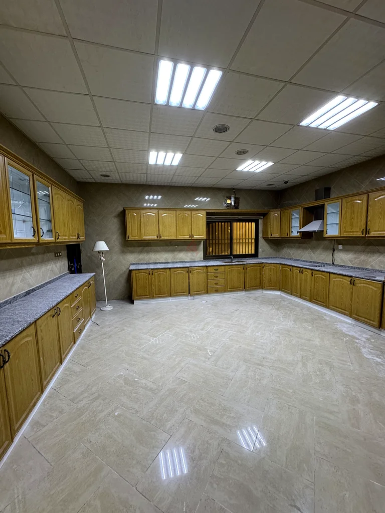 Family Couple Partition Room in Deira Al Baraha63143966652161114