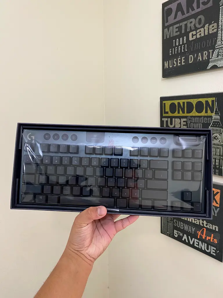 Brand New Logitech G915 TKL Wireless Gaming Keyboard63253966522627115