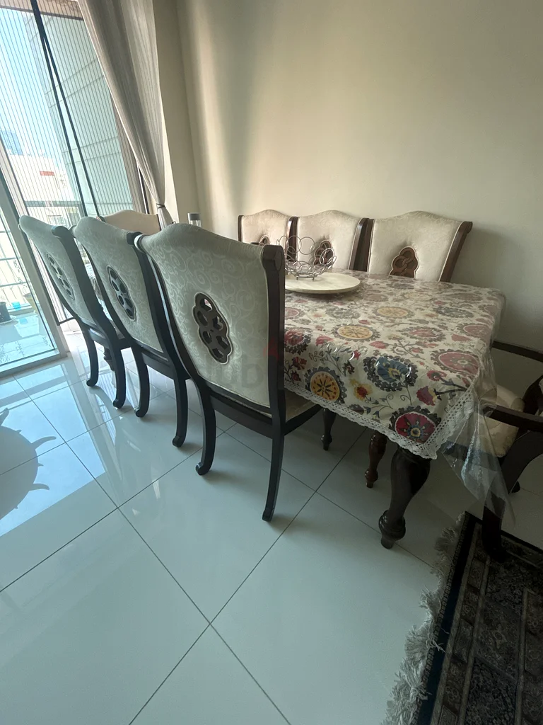 Elegant Dining Table Set for Modern Homes- 8 seater and excellent condition63179388692354114