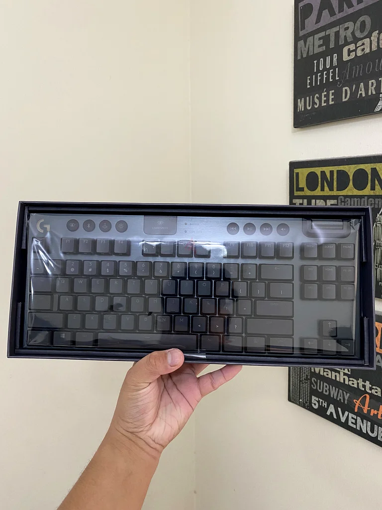لوحيقة ألعاب لاسلكية Logitech G915 TKL جديدة بالكامل63253966522627114