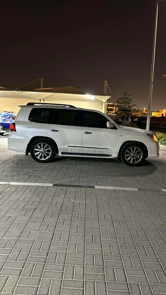 Lexus LX 57063169444291842112
