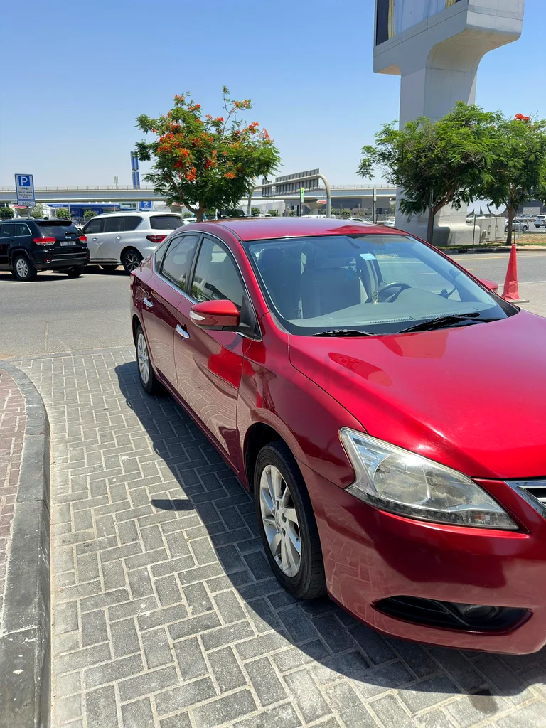 Nissan Sentra GCC specs lady driven 12.5 km/l mileage in city63137334782209112