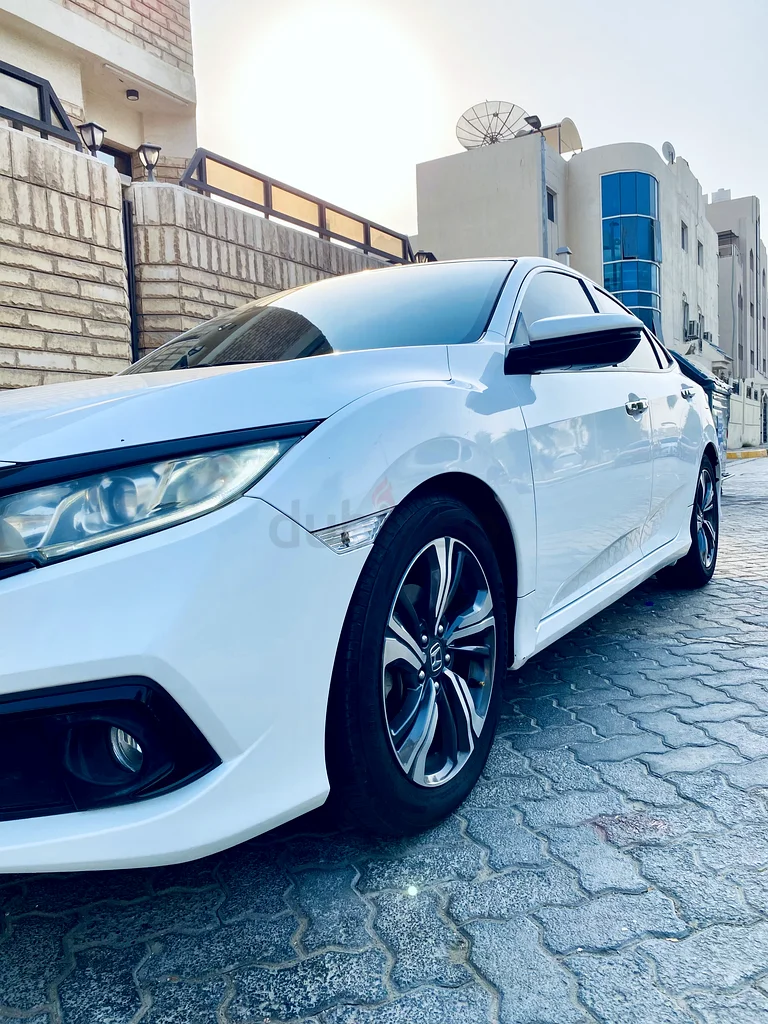Honda civic for sale in amazing condition 1st owner63223818664449111