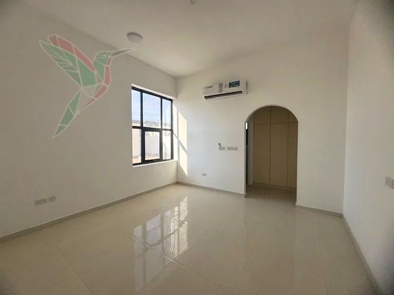 فيلا رائعة مكونة من 9 غرف نوم مع غرفة للسائق وخزانة ووحدة تكييف منفصلة63306617756801112