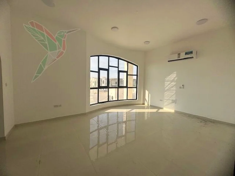 فيلا رائعة مكونة من 9 غرف نوم مع غرفة للسائق وخزانة ووحدة تكييف منفصلة63306617756801113