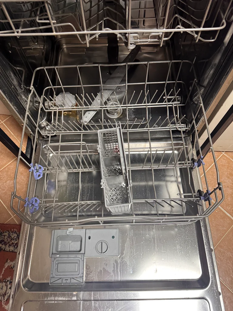 High-Quality LG Dishwasher - Efficient  Space-Saving!63258136424835112