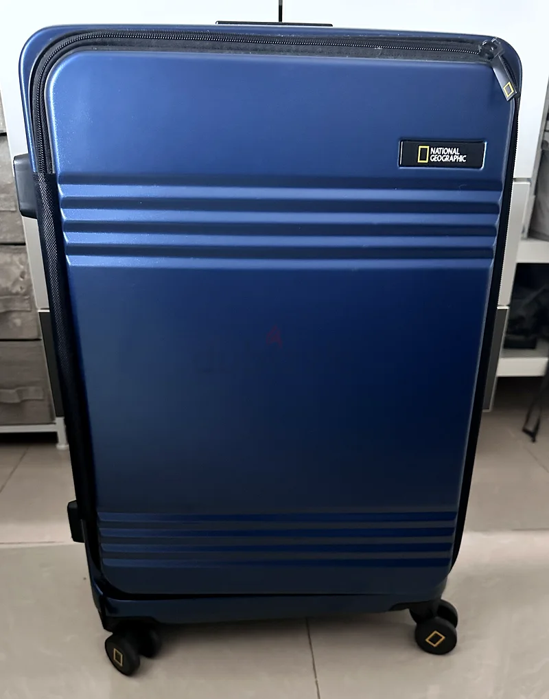Travel in Style with This Sleek National Geographic Luggage63240130011650111