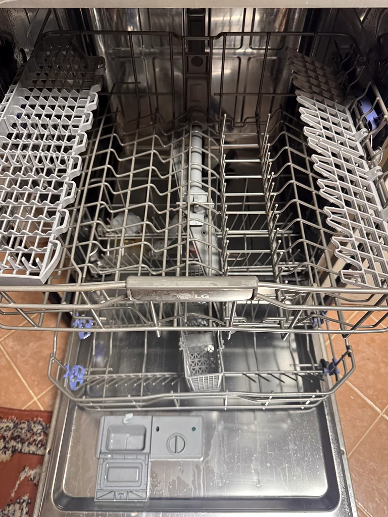 High-Quality LG Dishwasher - Efficient  Space-Saving!63258136424835111