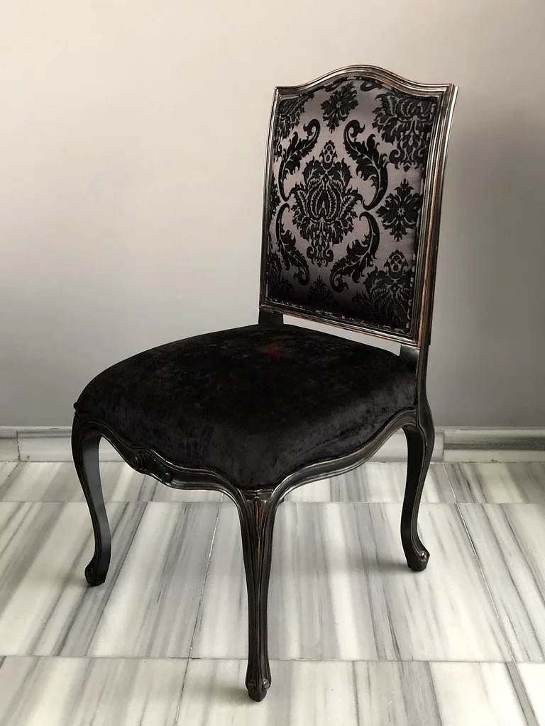 طاولة طعام بـ 12 كرسيًا فاخرة63218813614339114