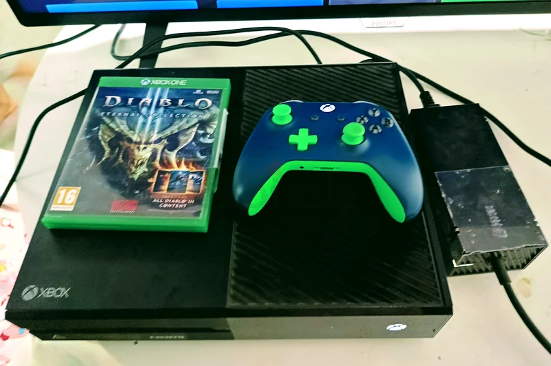 جهاز XBOX ONE (1 تيرابايت) مع وحدة التحكم الأصلية ولعبة63173868728963111