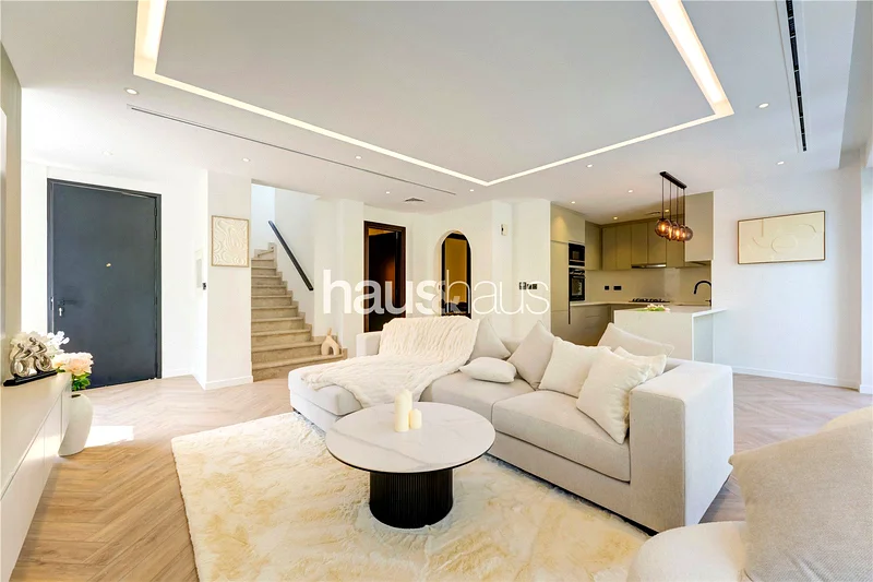 Fully Upgraded | Extended | Vacant | Private Pool63240102583937111