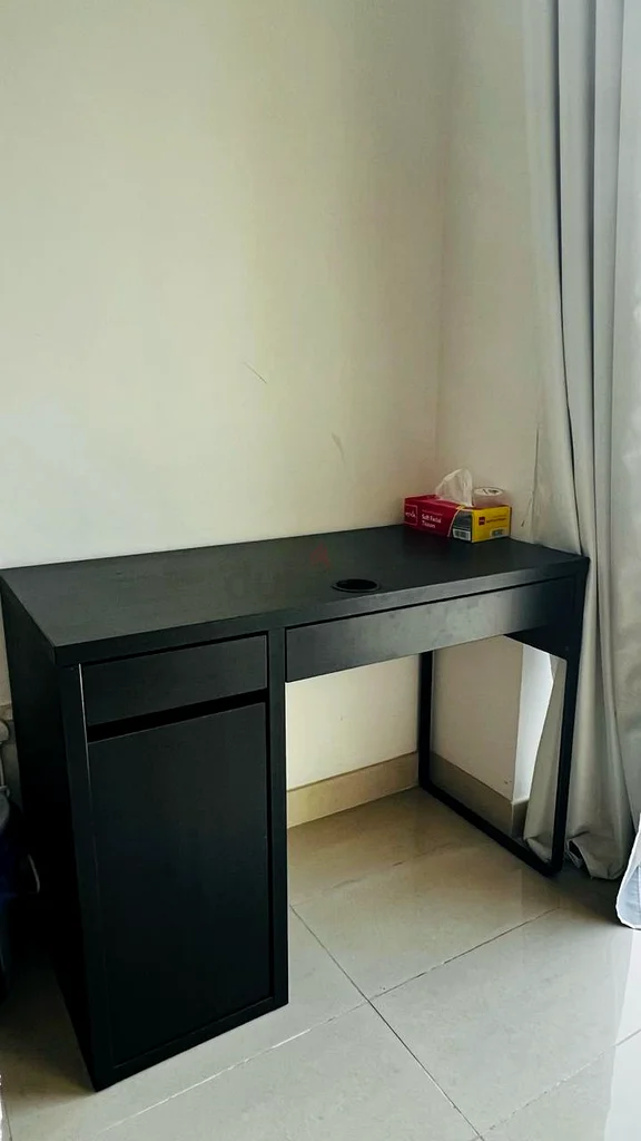 طاولة دراسة للبيع (100 درهم)63218803821313111
