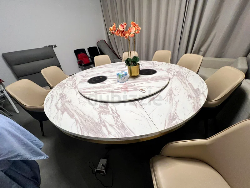 This dining table round  with chairs and marble good quality63179863742722112