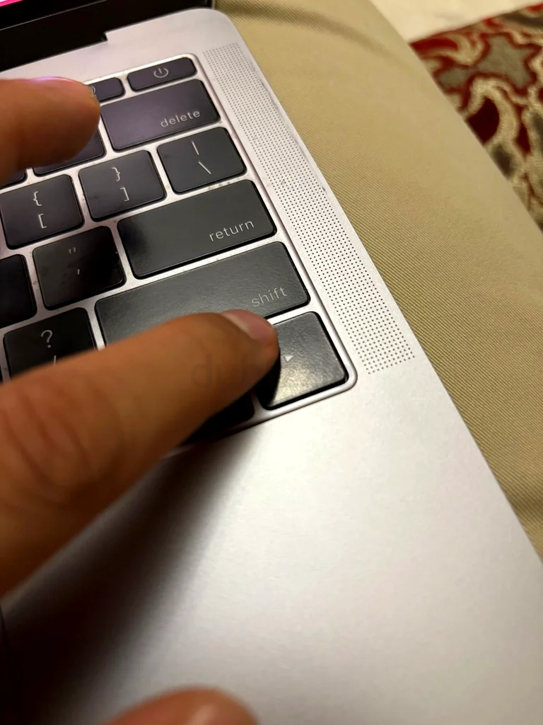ماك بوك برو63167117356546114