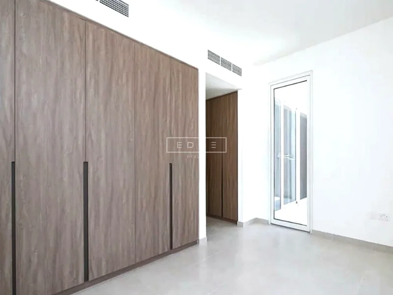 جديد تمامًا | شاغر | 4 غرف نوم + خادمة63291684951298112