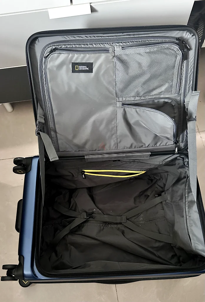 Travel in Style with This Sleek National Geographic Luggage63240130011650112