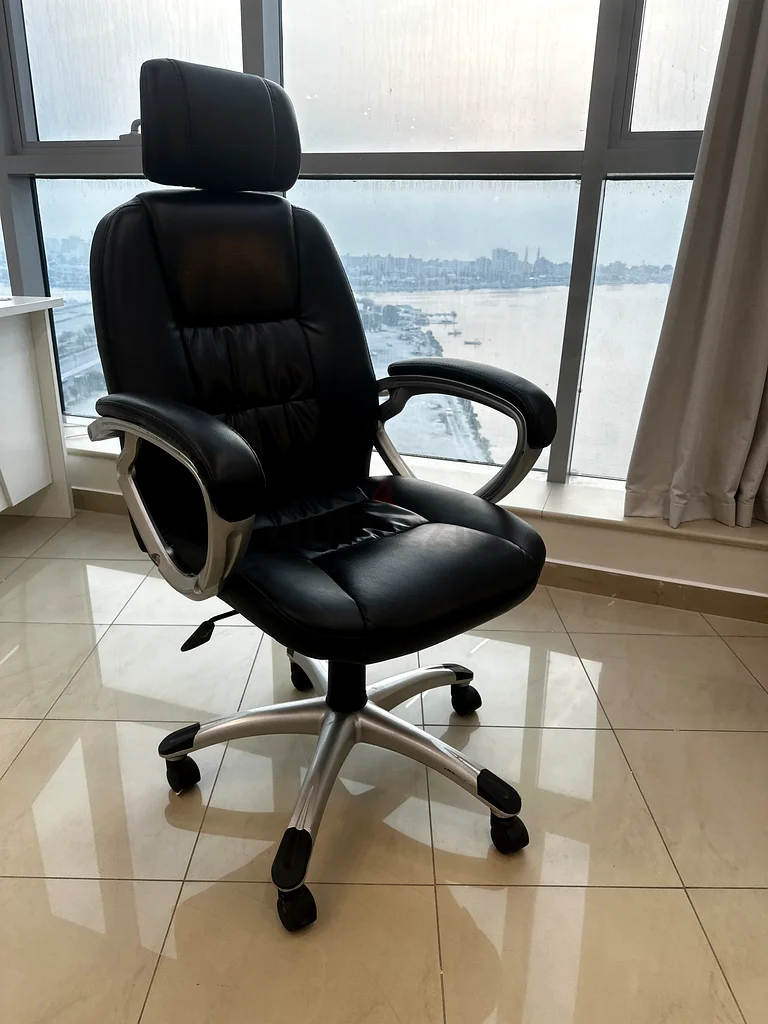 For sale: leather office swivel chair63217325152641110