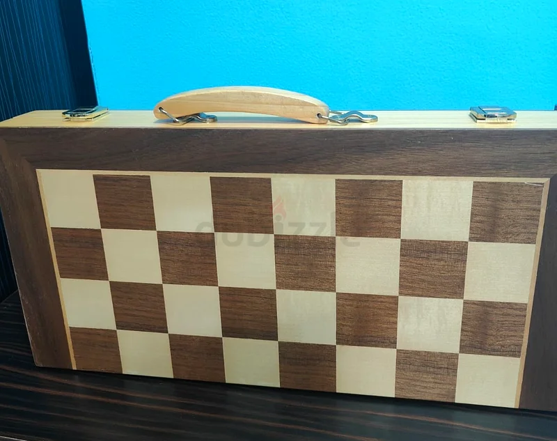 Classic Wooden Chess Set in Excellent Condition632078895037451126
