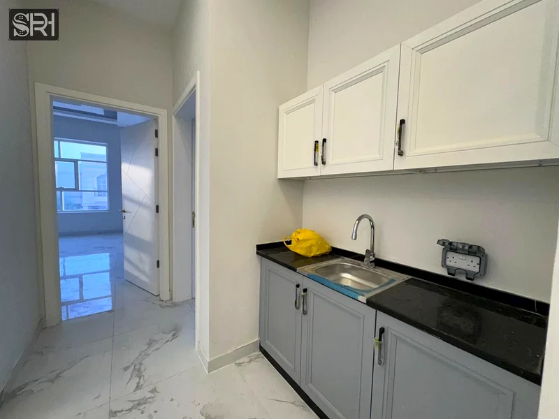 Spacious Villa with Elegant Design and Super Deluxe Finishes in Al Mowaihat63870132446337112